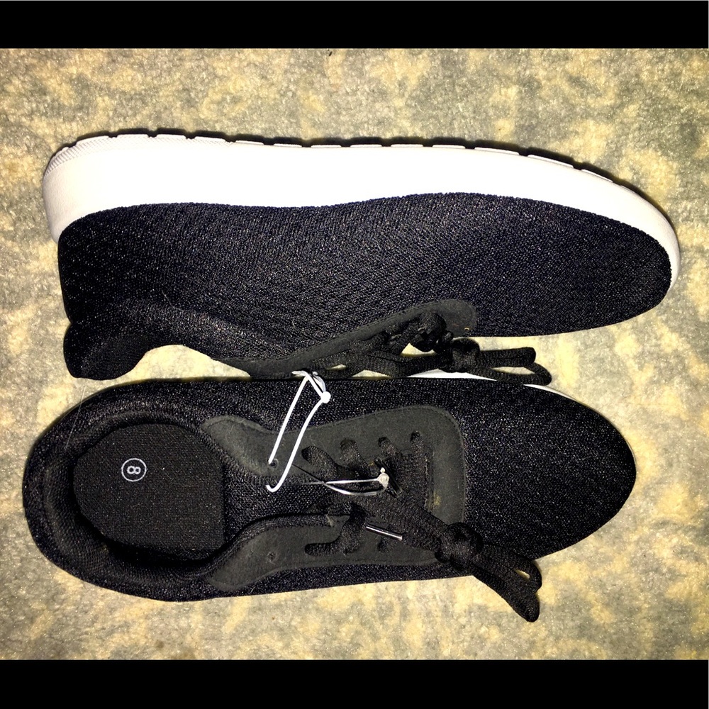NWOT women’s athletic shoes
